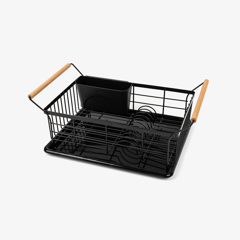 Un bol și un suport de uscare pentru farfurii cu mâner de lemn