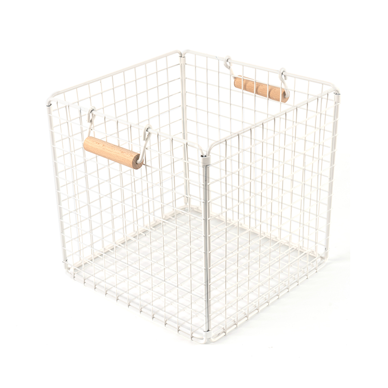 Coșuri de depozitare din sârmă cu mânere din lemn pentru cămară