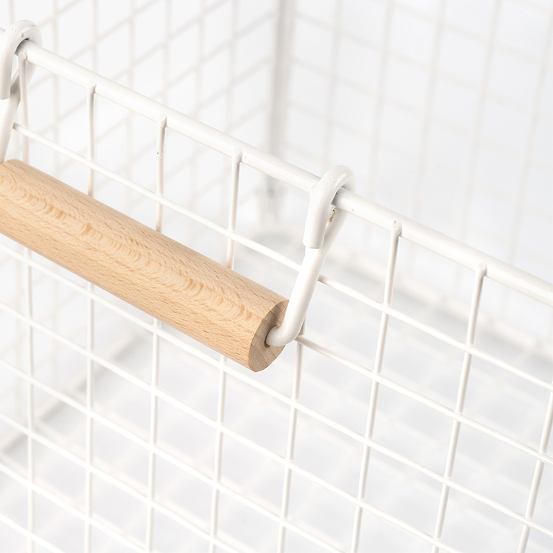 Coșuri de depozitare din sârmă cu mânere din lemn pentru cămară