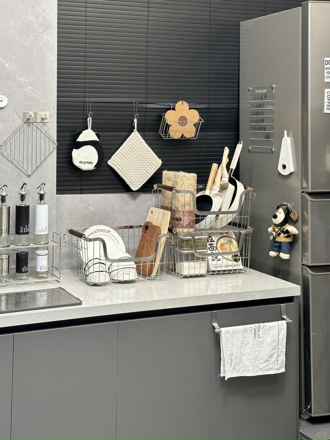 O necesitate pentru apartamentele mici! Cum să alegi un raft metalic montat pe perete, care să poarte sarcină și durabil?