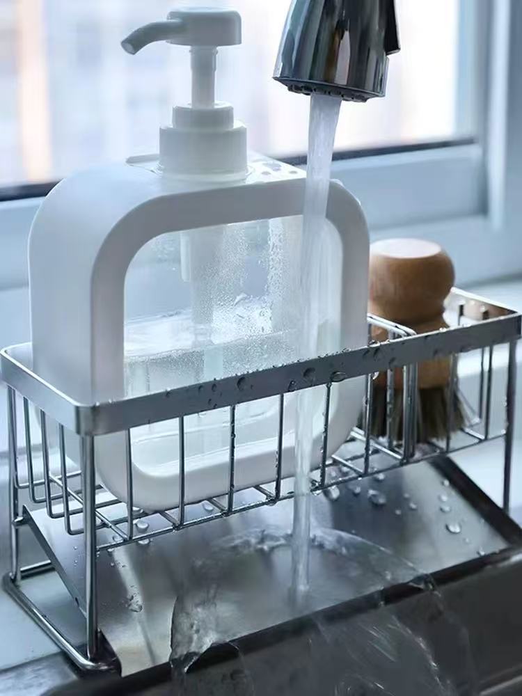 Cum contribuie rafturile metalice montate pe perete la soluțiile de economisire a spațiului?